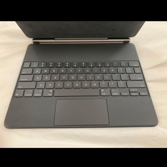 Apple Magic Keyboard 12.9in - Picture 3 of 7